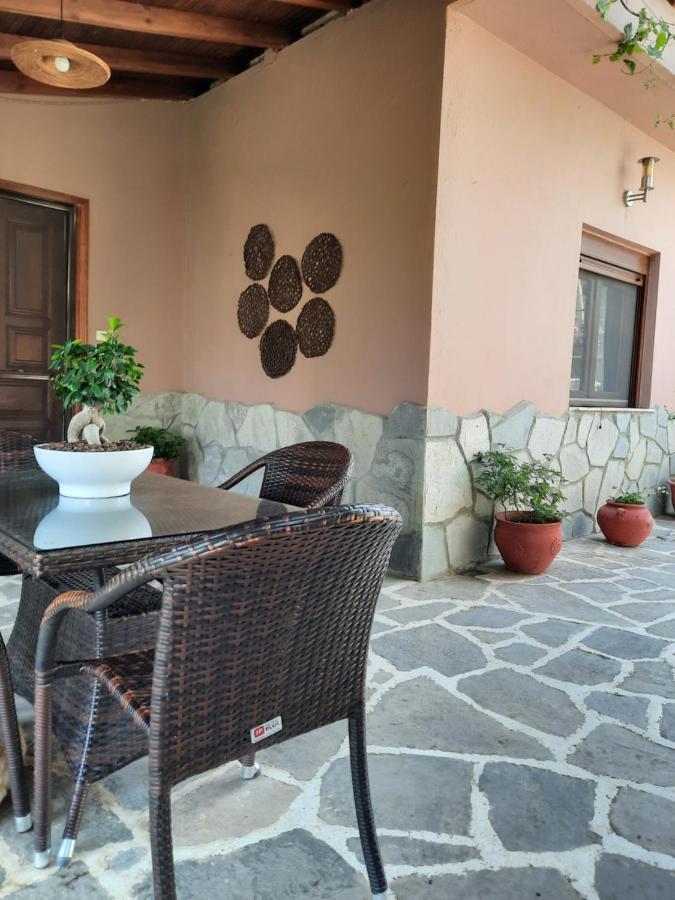 Hostal Theodoras House Nea Iraklitsa Exterior foto